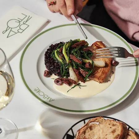 מלון Royal Madeleine &