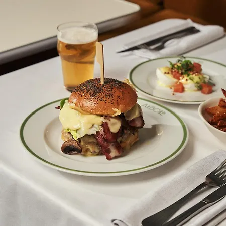 Royal Madeleine & מלון פריז