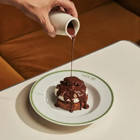 Royal Madeleine & מלון