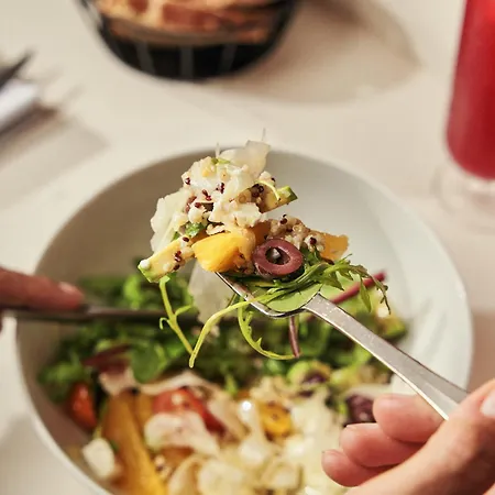 Royal Madeleine & 4*