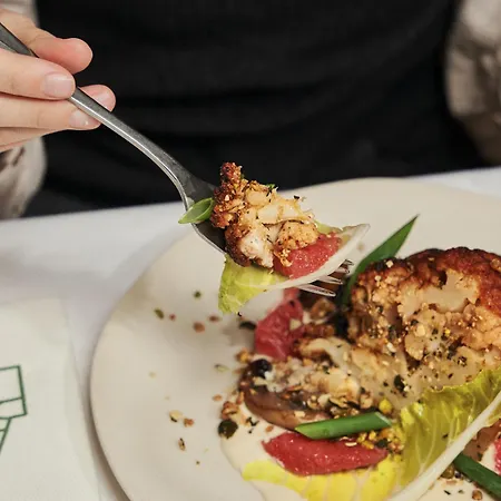 Royal Madeleine & מלון 4*