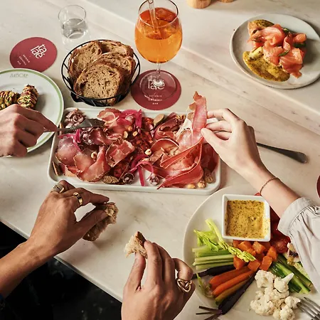 Royal Madeleine & פריז