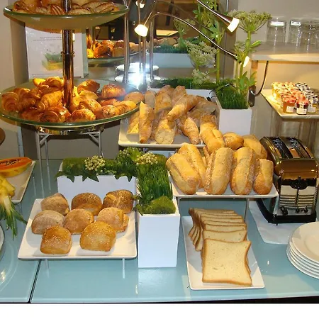 Hotel Royal Madeleine & 4*