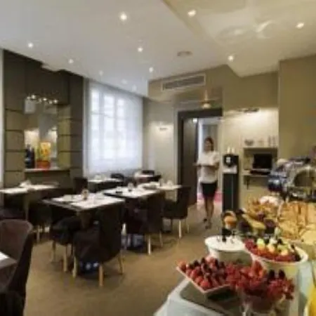 Hotel Royal Madeleine & 4*