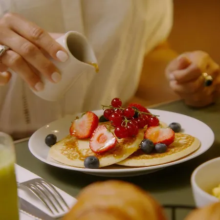 Royal Madeleine & Отель 4*