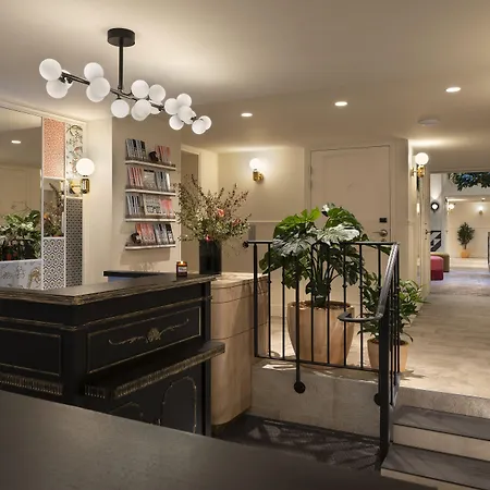 Отель Royal Madeleine & 4*