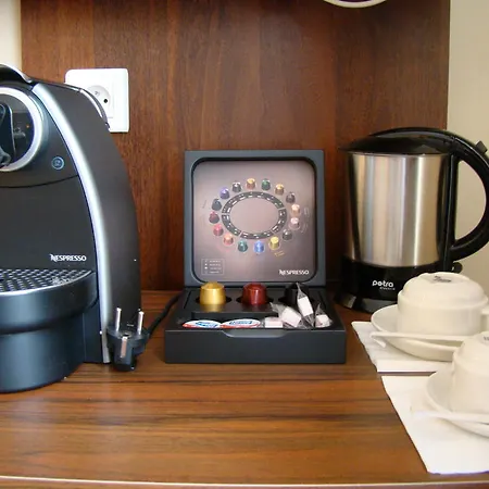 Отель Royal Madeleine & 4*